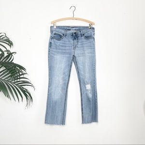 Old Navy mid rise distressed cropped raw hem jeans. Light wash. Blue. Size 8.